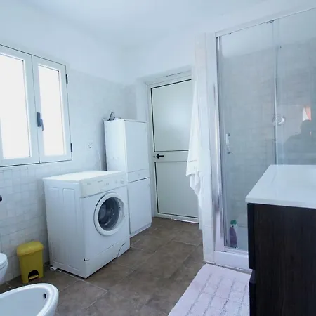 Large With Private Garden And Pool Near *