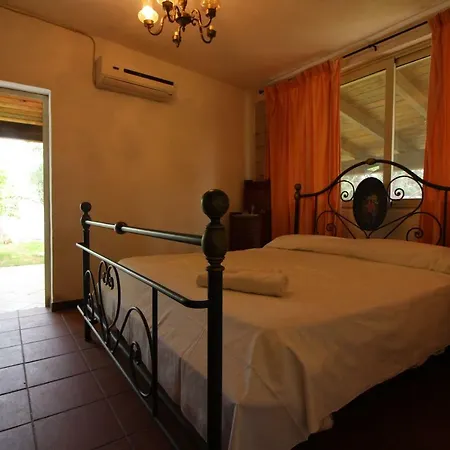 Large With Private Garden And Pool Near *