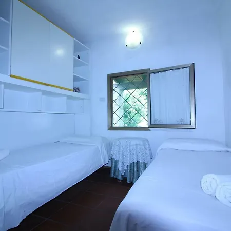 Large With Private Garden And Pool Near Pula