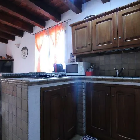 Large With Private Garden And Pool Near Hotell