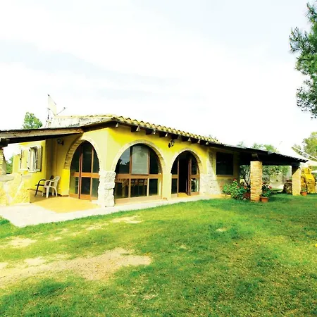 Hotell Large With Private Garden And Pool Near *
