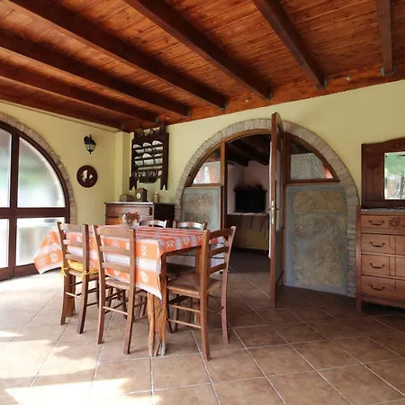 Hotell Large With Private Garden And Pool Near