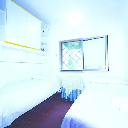 Hotell Large With Private Garden And Pool Near