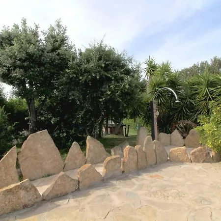 Large With Private Garden And Pool Near Hotell Pula