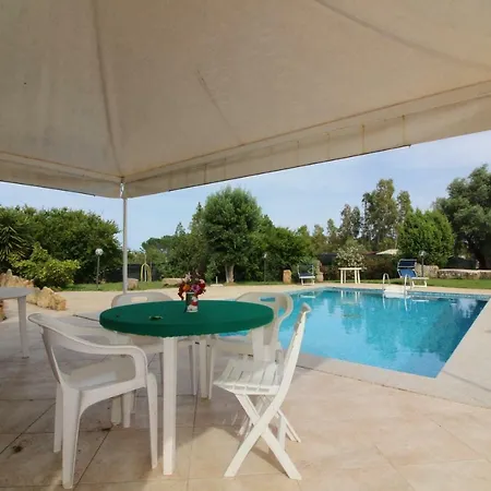 Large With Private Garden And Pool Near Hotell Pula