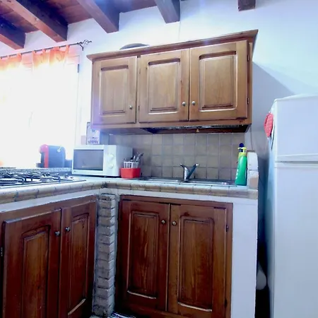 Large With Private Garden And Pool Near Hotell